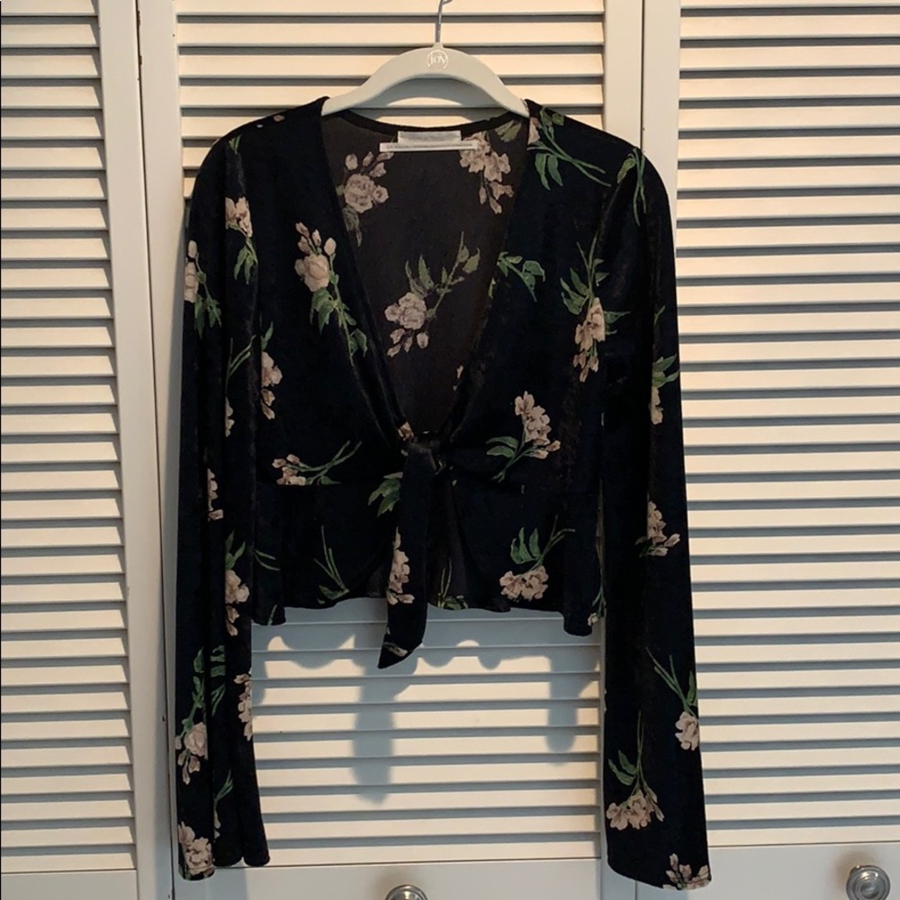 Tie top